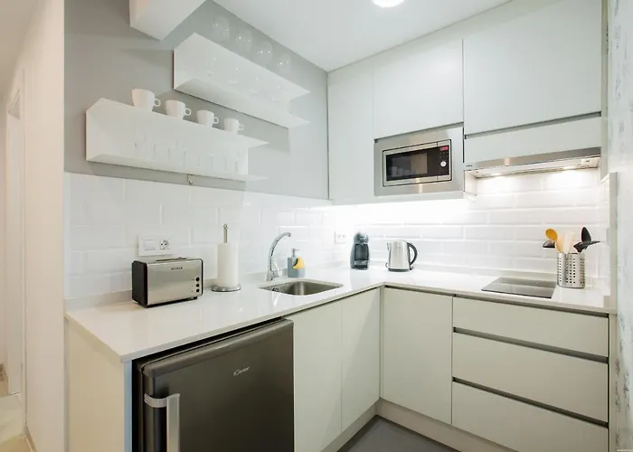 White - La Caleta * アデヘ