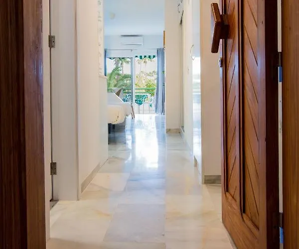 White - La Caleta アパート アデヘ