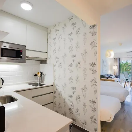 Апартаменты White - La Caleta