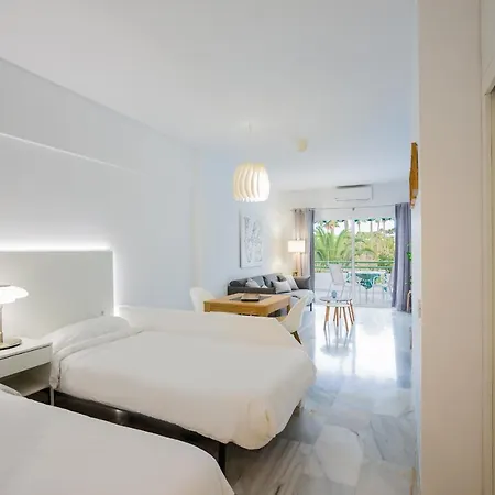 Апартаменты White - La Caleta