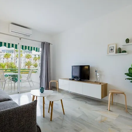 White - La Caleta Апартаменты